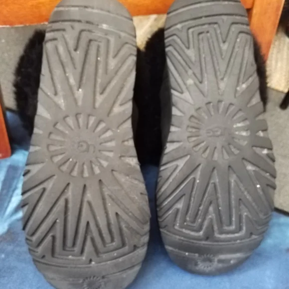 UGG Black Winter Boots with Fur Trim - Picture 4 of 5